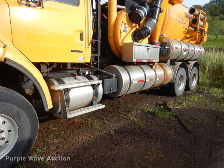image for item DH5507 2007 Sterling L-Line  vacuum truck