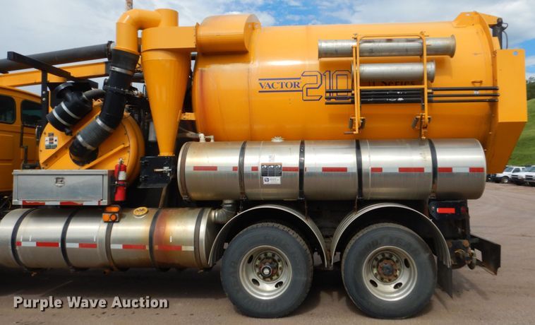 image for item DH5507 2007 Sterling L-Line  vacuum truck