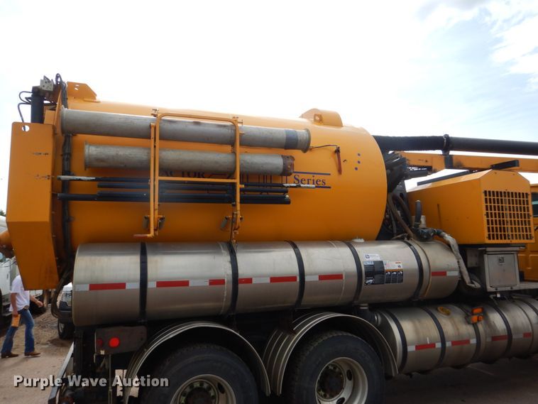 image for item DH5507 2007 Sterling L-Line  vacuum truck