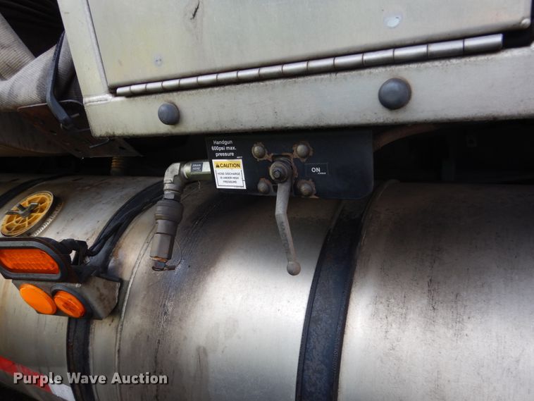 image for item DH5507 2007 Sterling L-Line  vacuum truck