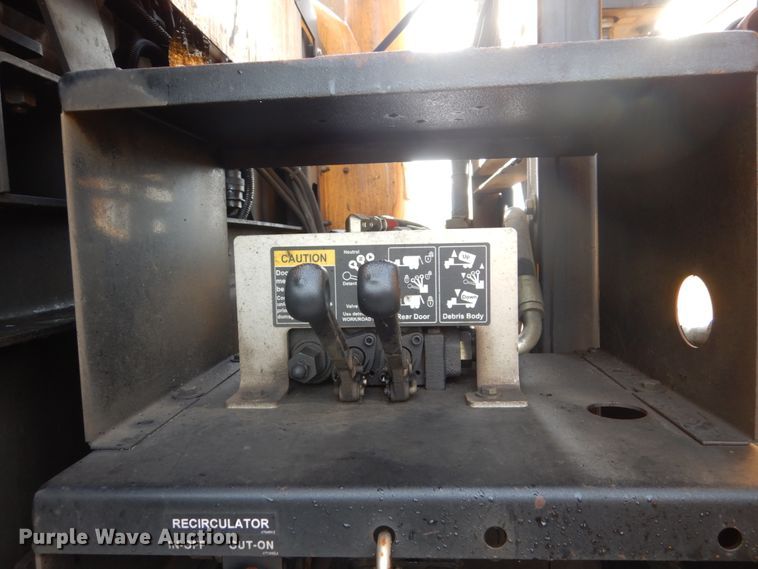 image for item DH5507 2007 Sterling L-Line  vacuum truck