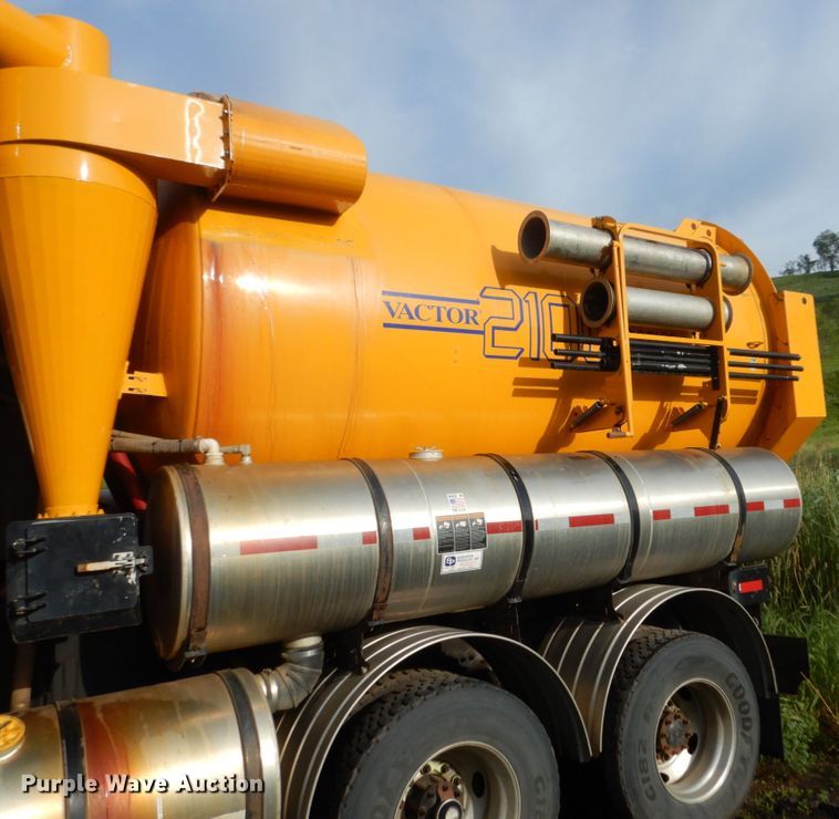 image for item DH5507 2007 Sterling L-Line  vacuum truck