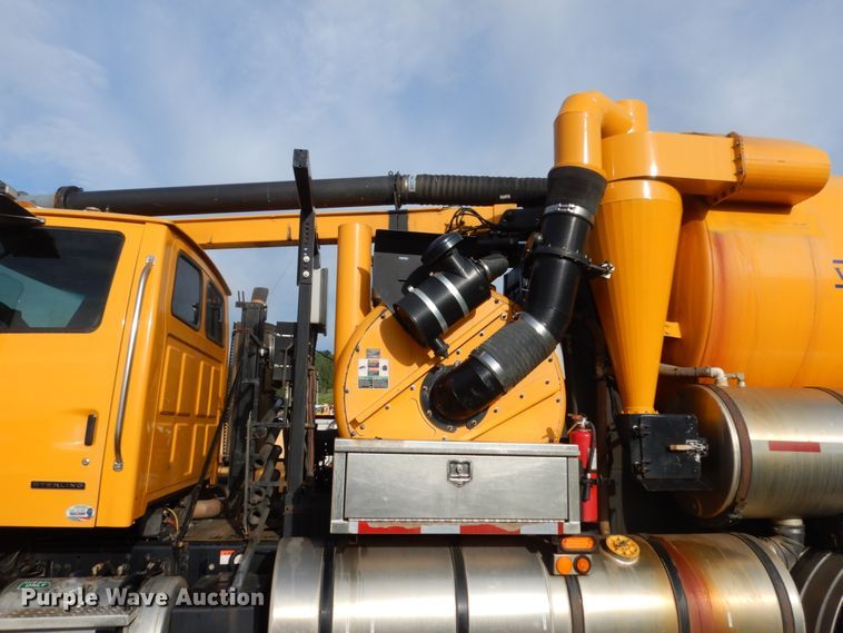 image for item DH5507 2007 Sterling L-Line  vacuum truck