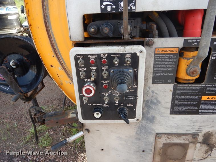 image for item DH5507 2007 Sterling L-Line  vacuum truck