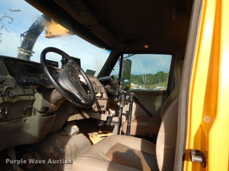 image for item DH5507 2007 Sterling L-Line  vacuum truck