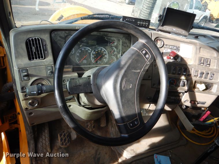 image for item DH5507 2007 Sterling L-Line  vacuum truck