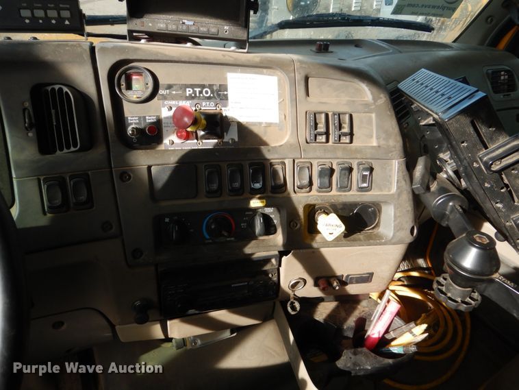 image for item DH5507 2007 Sterling L-Line  vacuum truck