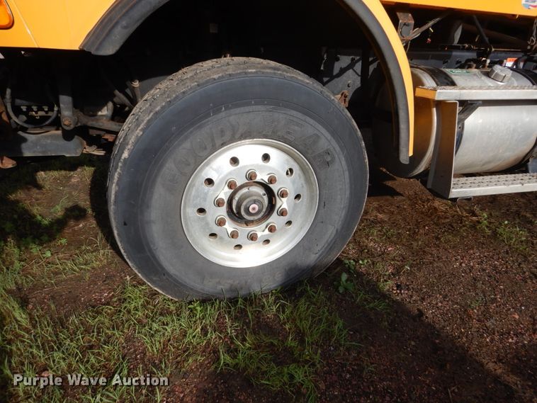 image for item DH5507 2007 Sterling L-Line  vacuum truck