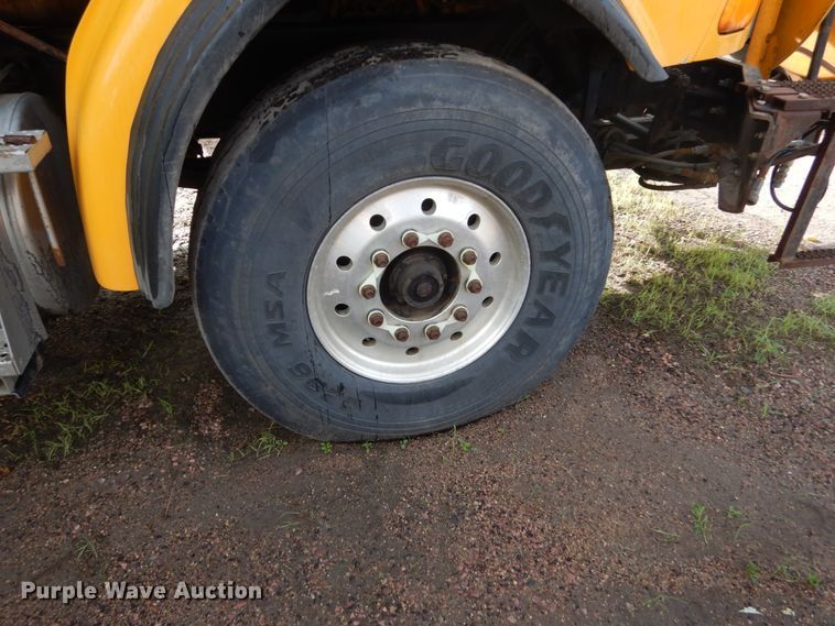 image for item DH5507 2007 Sterling L-Line  vacuum truck