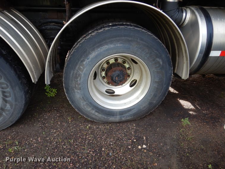 image for item DH5507 2007 Sterling L-Line  vacuum truck