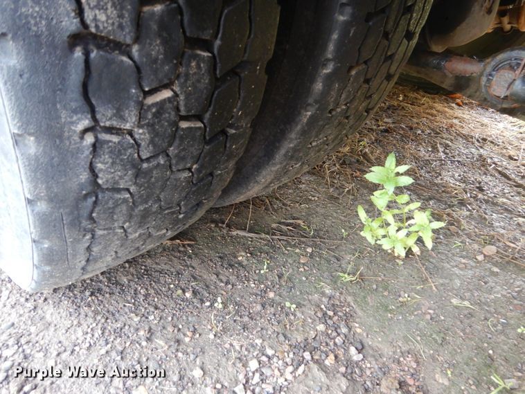 image for item DH5507 2007 Sterling L-Line  vacuum truck