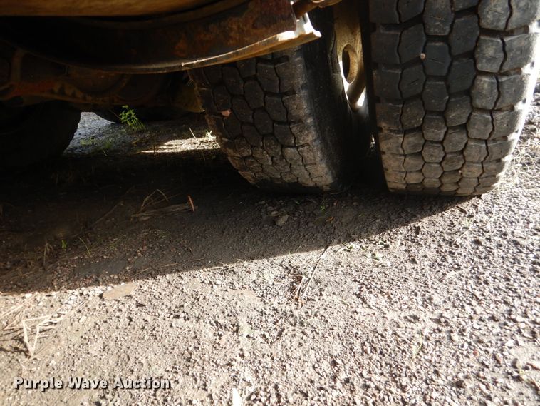 image for item DH5507 2007 Sterling L-Line  vacuum truck