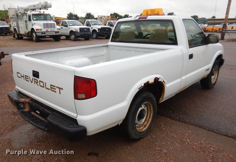 image for item DH5514 2001 Chevrolet S10  pickup truck