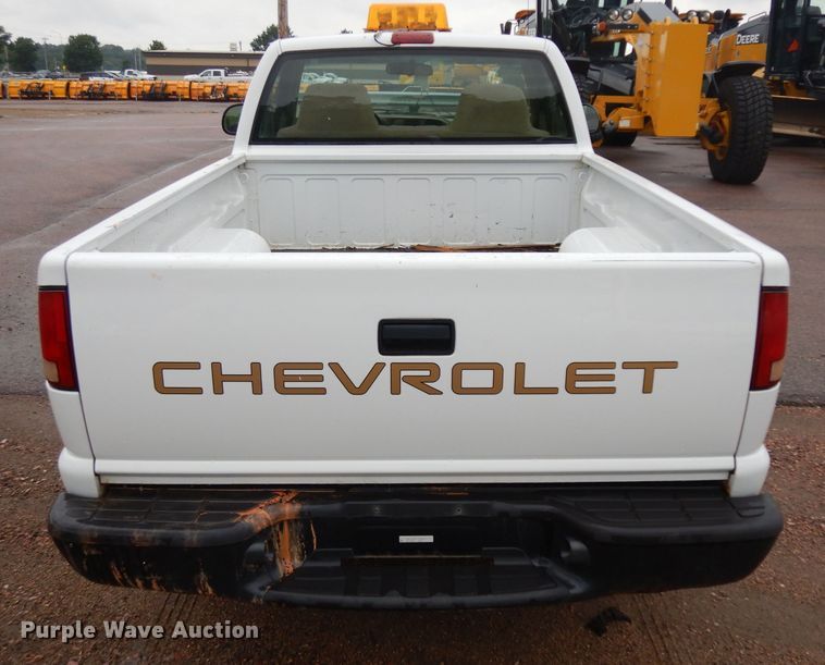 image for item DH5514 2001 Chevrolet S10  pickup truck