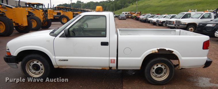 image for item DH5514 2001 Chevrolet S10  pickup truck
