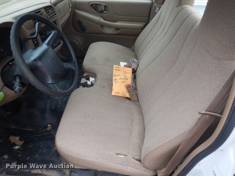 image for item DH5514 2001 Chevrolet S10  pickup truck