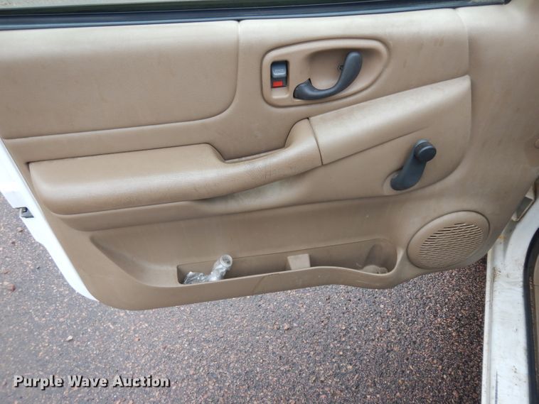 image for item DH5514 2001 Chevrolet S10  pickup truck