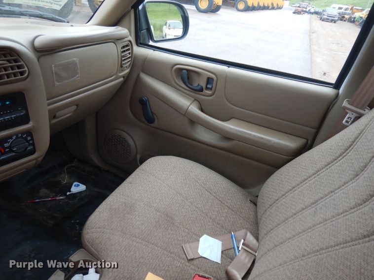 image for item DH5514 2001 Chevrolet S10  pickup truck