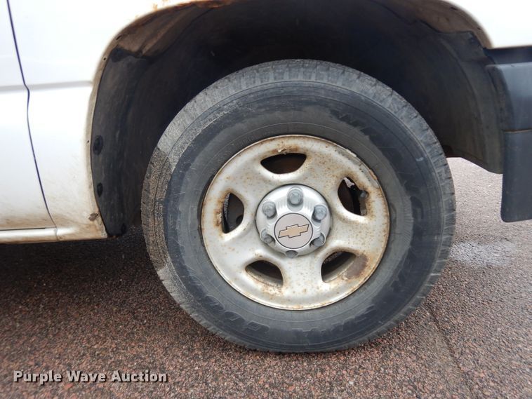 image for item DH5522 2000 Chevrolet Silverado 1500  pickup truck