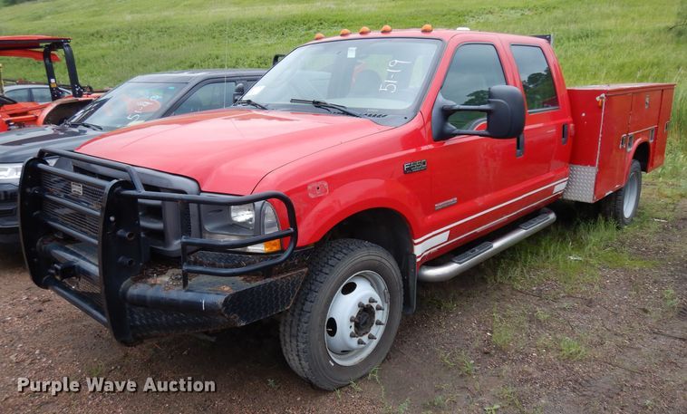 image for item DH5529 2004 Ford F550 Super Duty  Crew Cab utility bed truck