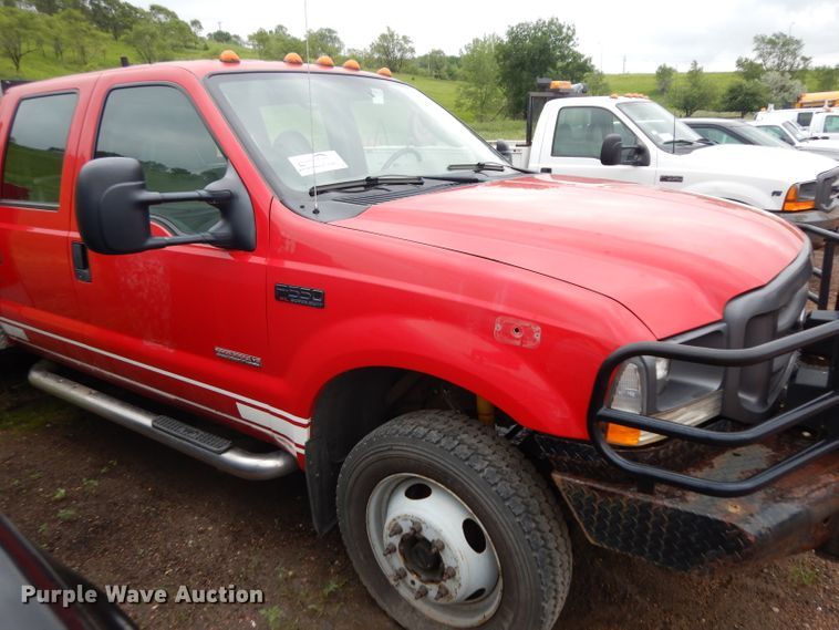 image for item DH5529 2004 Ford F550 Super Duty  Crew Cab utility bed truck