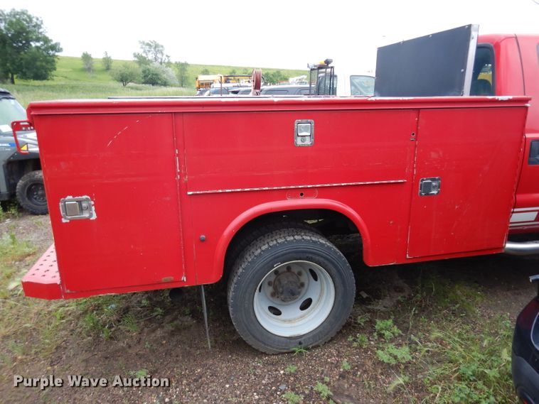 image for item DH5529 2004 Ford F550 Super Duty  Crew Cab utility bed truck