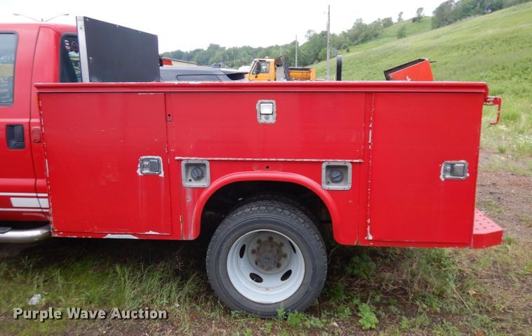 image for item DH5529 2004 Ford F550 Super Duty  Crew Cab utility bed truck