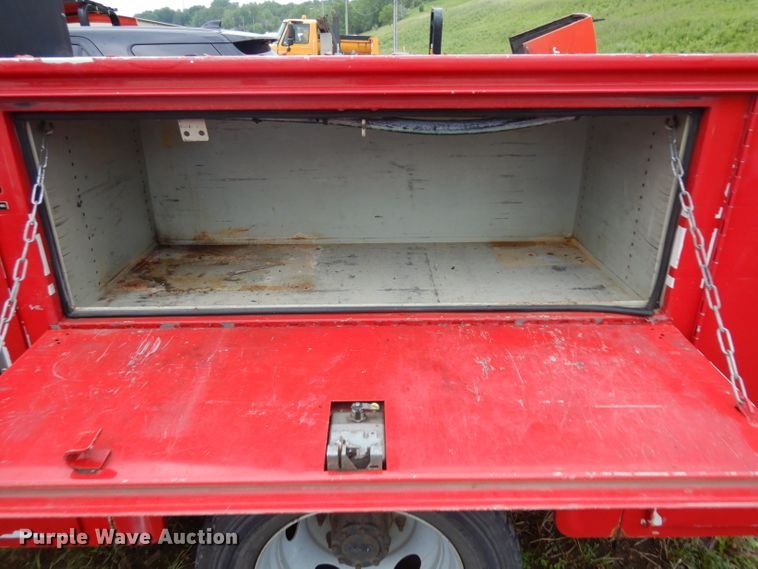image for item DH5529 2004 Ford F550 Super Duty  Crew Cab utility bed truck