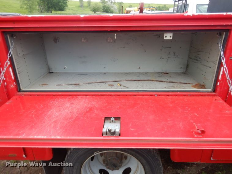 image for item DH5529 2004 Ford F550 Super Duty  Crew Cab utility bed truck