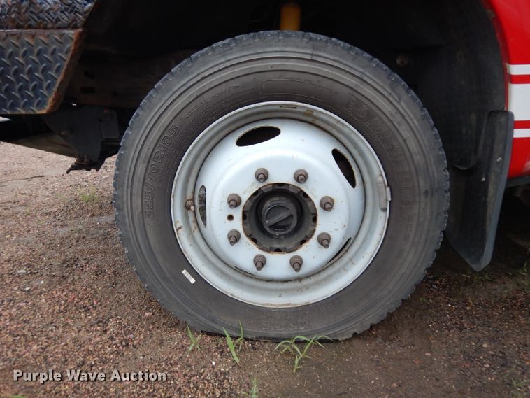 image for item DH5529 2004 Ford F550 Super Duty  Crew Cab utility bed truck