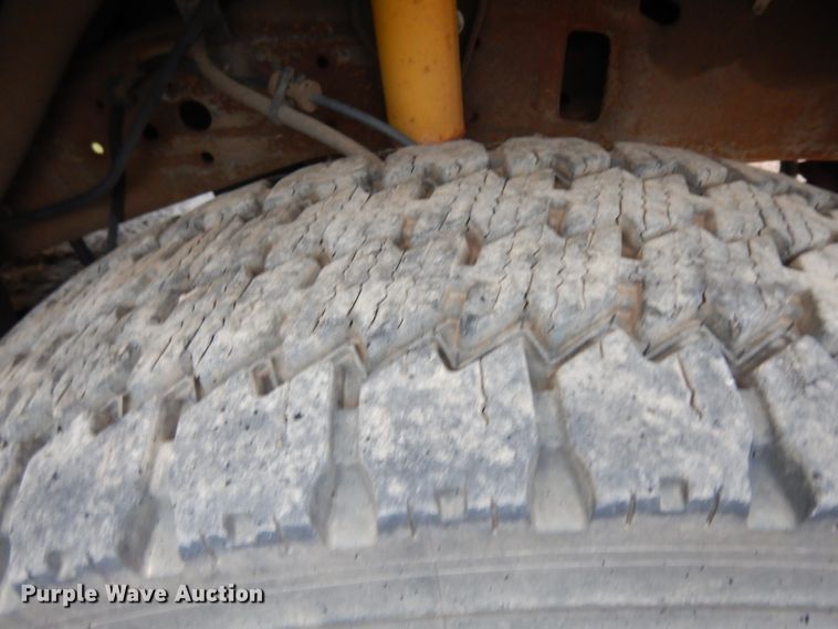 image for item DH5529 2004 Ford F550 Super Duty  Crew Cab utility bed truck