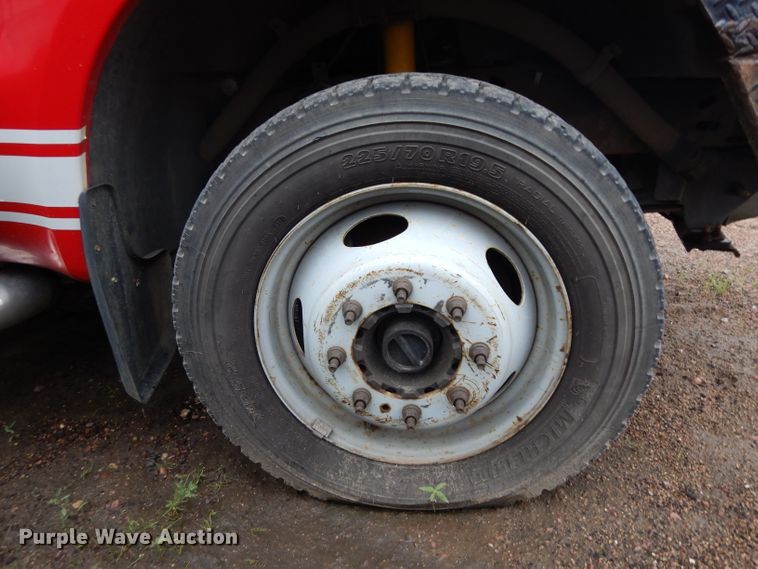 image for item DH5529 2004 Ford F550 Super Duty  Crew Cab utility bed truck