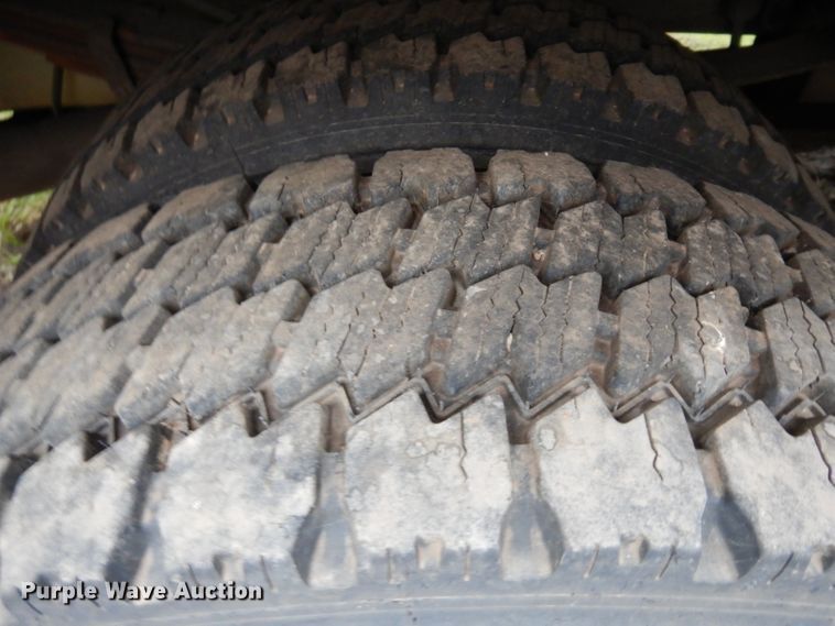 image for item DH5529 2004 Ford F550 Super Duty  Crew Cab utility bed truck