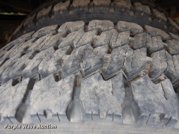 image for item DH5529 2004 Ford F550 Super Duty  Crew Cab utility bed truck