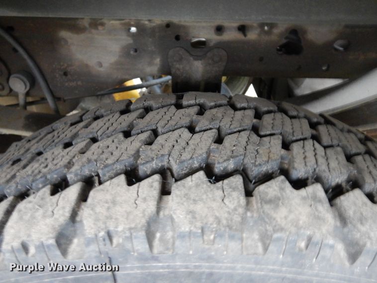 image for item DH5529 2004 Ford F550 Super Duty  Crew Cab utility bed truck