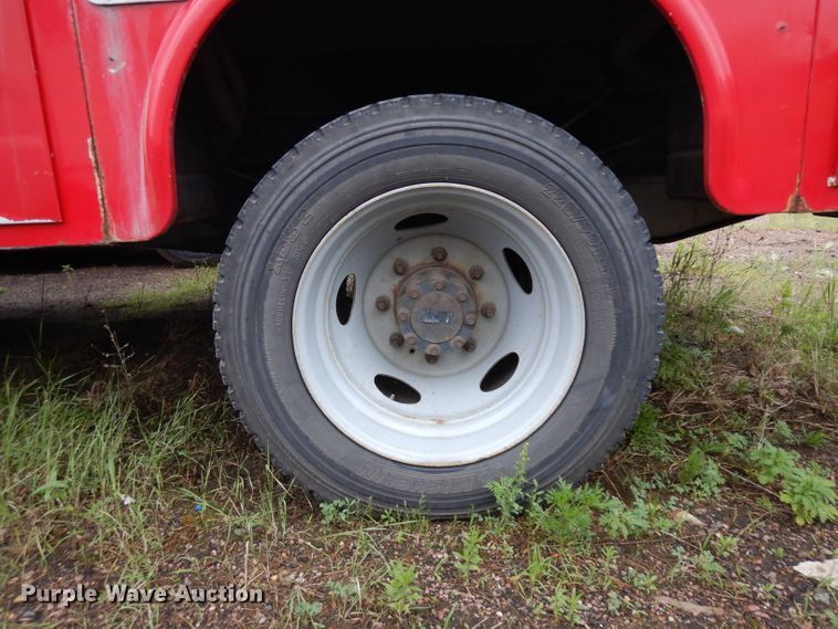 image for item DH5529 2004 Ford F550 Super Duty  Crew Cab utility bed truck