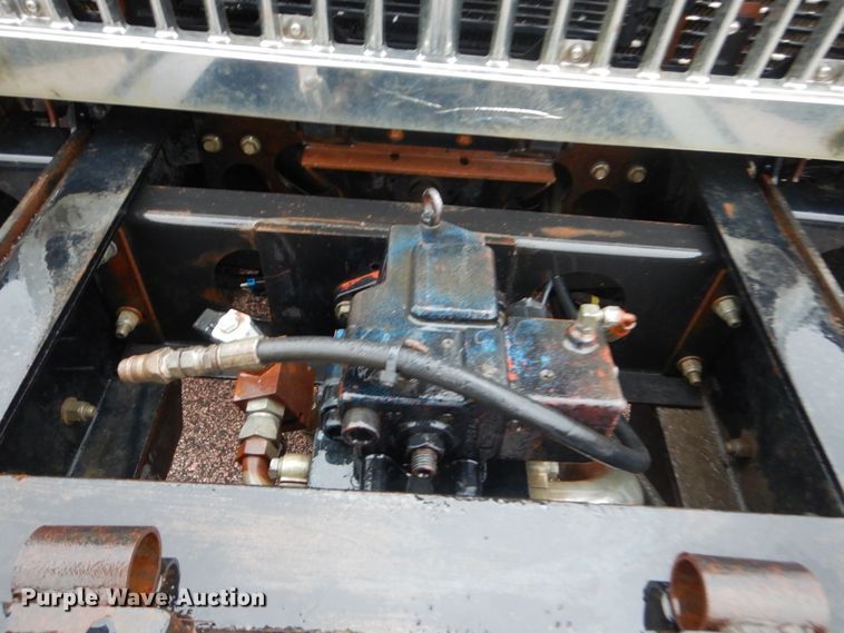 image for item DH5539 2004 International 7400  hook lift truck