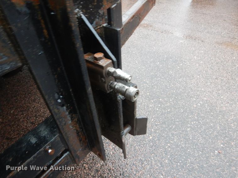 image for item DH5539 2004 International 7400  hook lift truck