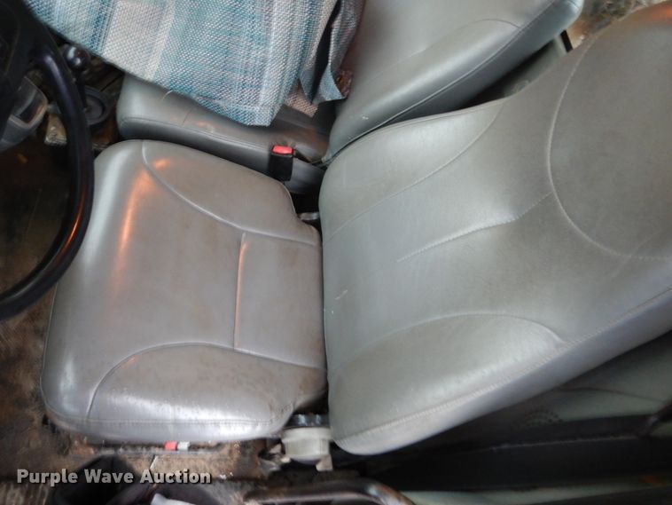 image for item DH5539 2004 International 7400  hook lift truck