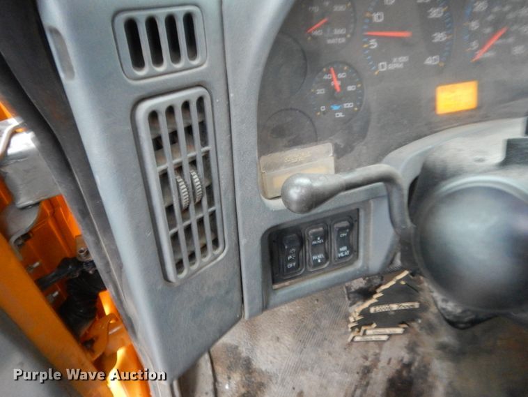 image for item DH5539 2004 International 7400  hook lift truck