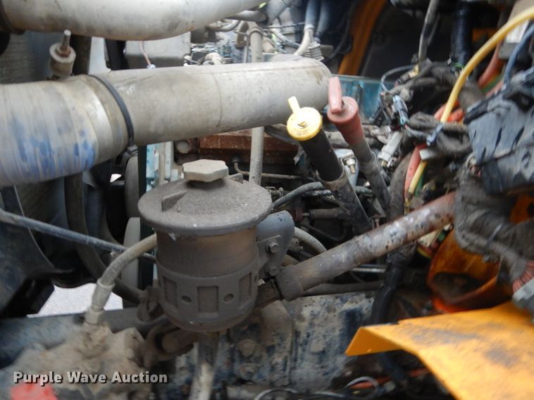 image for item DH5539 2004 International 7400  hook lift truck