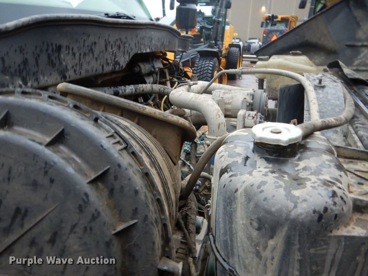 image for item DH5539 2004 International 7400  hook lift truck