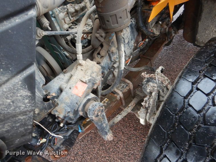 image for item DH5539 2004 International 7400  hook lift truck