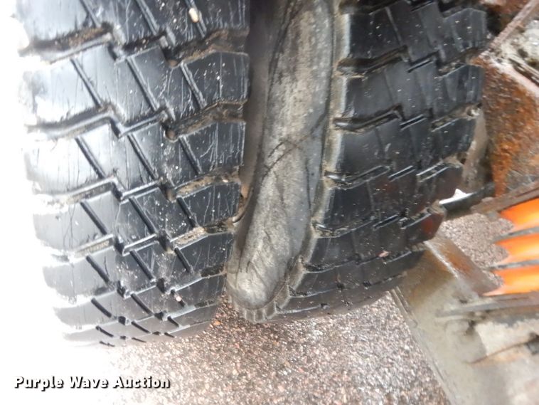 image for item DH5539 2004 International 7400  hook lift truck