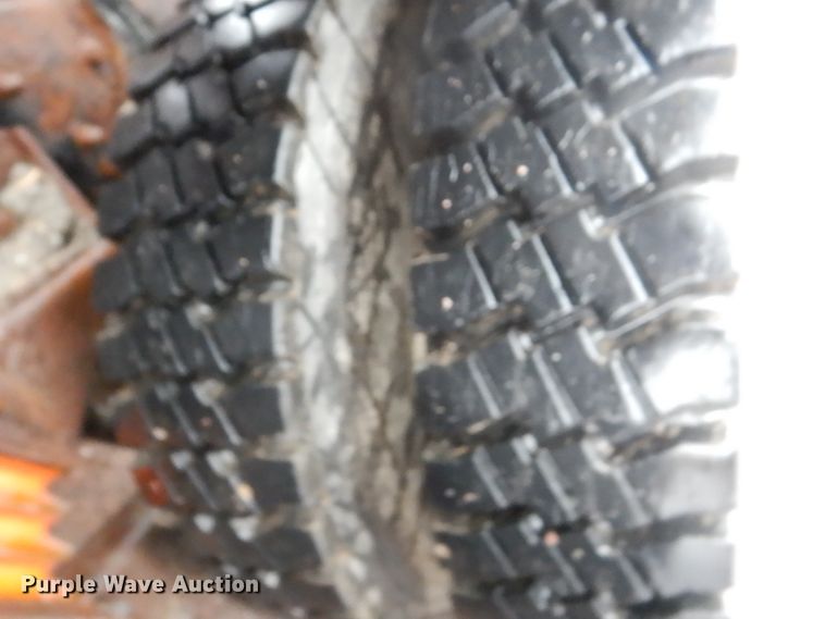 image for item DH5539 2004 International 7400  hook lift truck