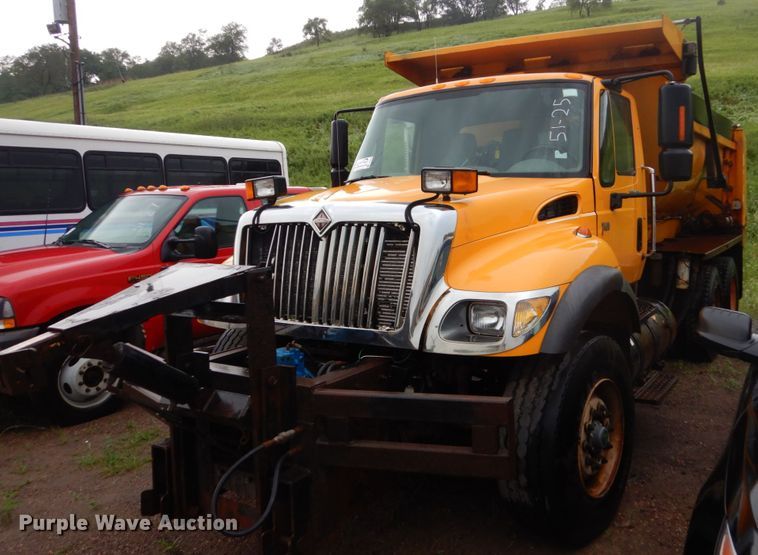 image for item DH5543 2006 International 7400  dump truck