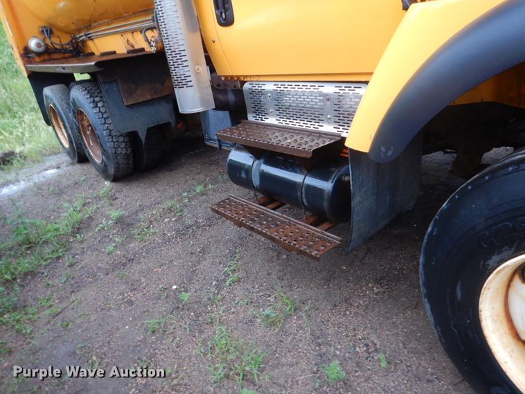 image for item DH5543 2006 International 7400  dump truck