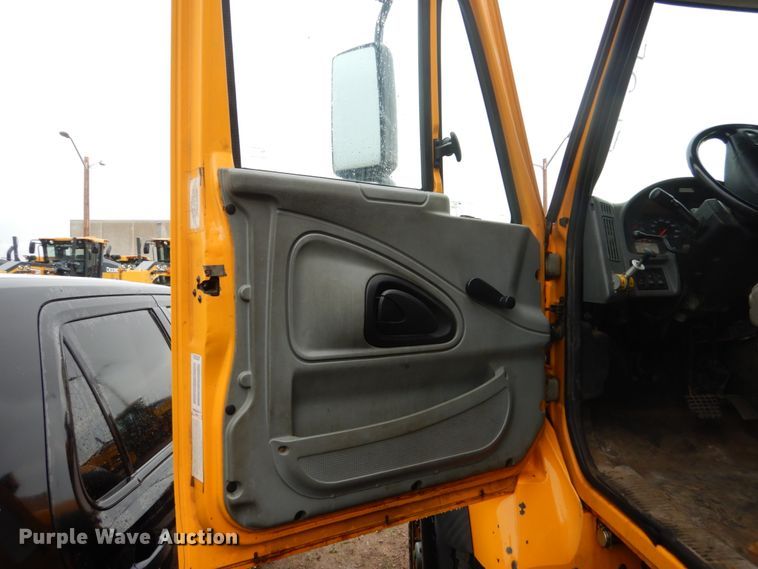 image for item DH5543 2006 International 7400  dump truck