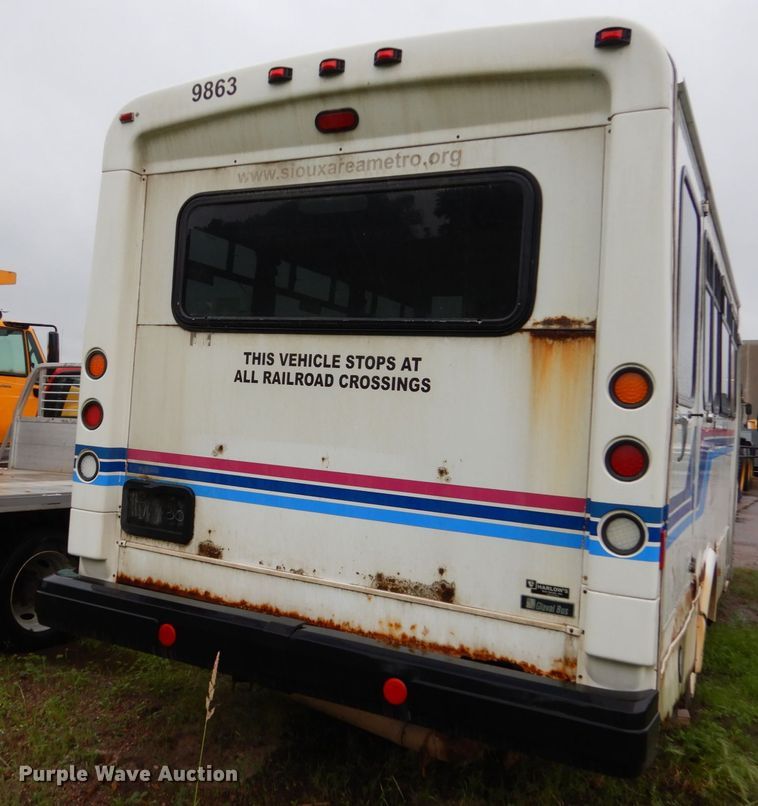 image for item DH5545 2008 Chevrolet C4500  shuttle bus