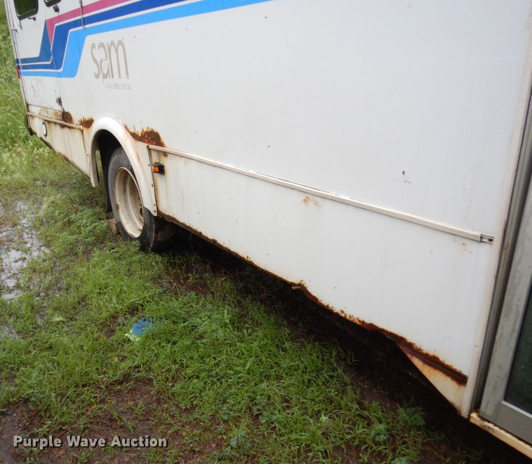 image for item DH5545 2008 Chevrolet C4500  shuttle bus